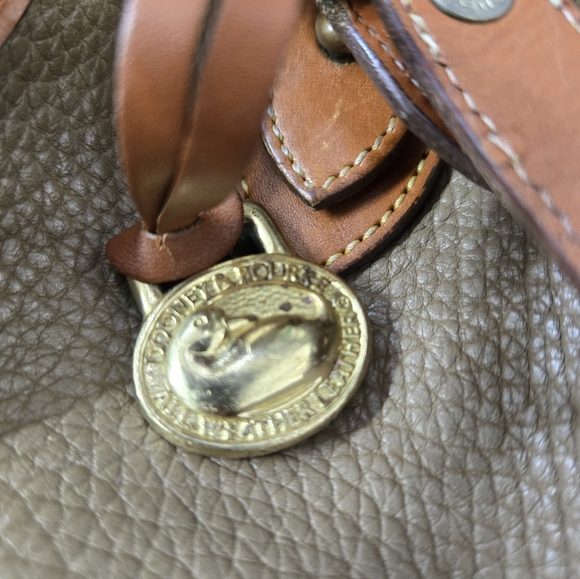 Vintage Dooney & Bourke Essex Brown Leather Beige Brown Crossbody - Picture 12 of 12